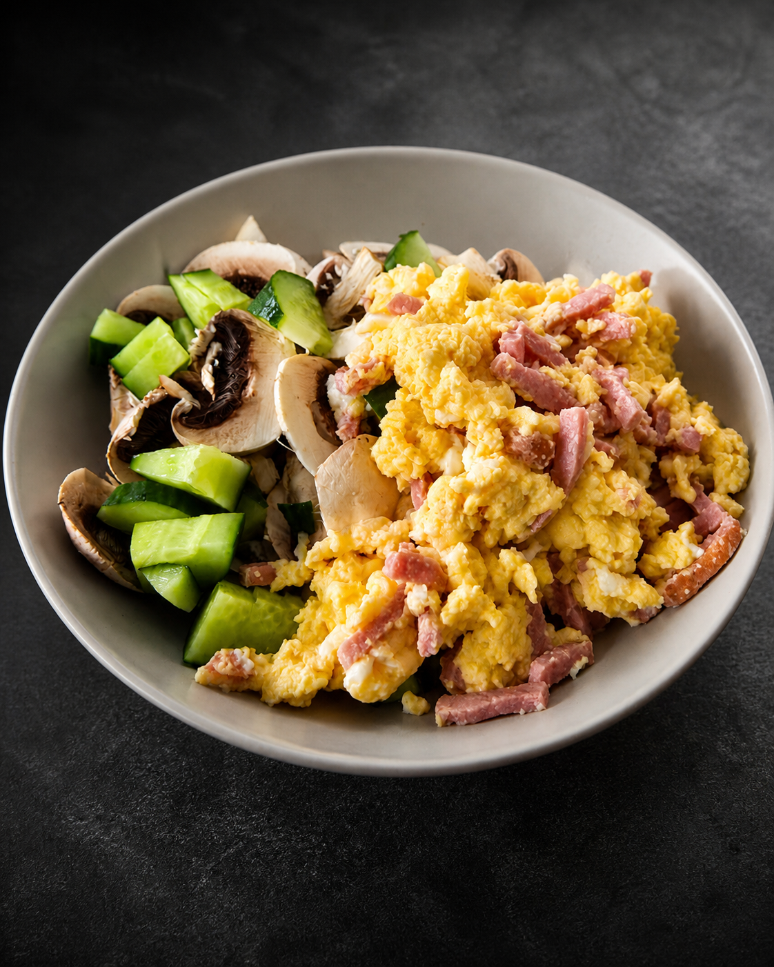 Omelette aux champignons et concombre